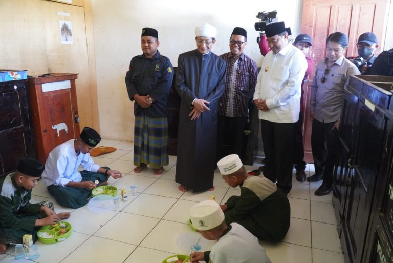Tinjau Simulasi MBG bagi Santri, Menag: Tidak Ada Beda, Semua Dapat Makan Gratis