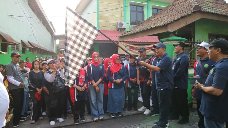 Kemeriahan Jalan Sehat Peringatan Hari Amal Bhakti ke-79 Kementerian Agama RI di Kemenag Sidoarjo