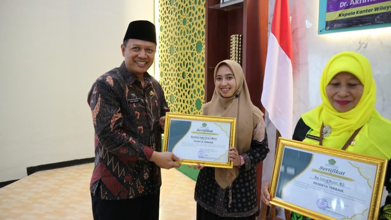 Pustakawan MTsN 1 Sidoarjo, Raih Penghargaan Berprestasi di Lingkungan Kemenag Kabupaten Sidoarjo