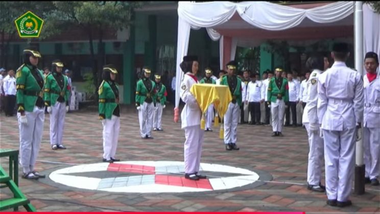 MTsN 1 Sidoarjo Berpartisipasi Pada Upacara Peringatan  Hari Amal Bakti Kemenag Ke- 79