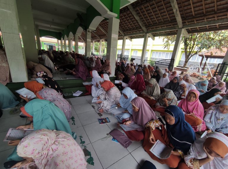 Peringati HAB Kemenag Ke-79, MTs Negeri 3 Sidoarjo Gelar Khotmil Qur’an