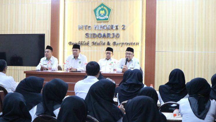 Kepala Kemenag Sidoarjo Beri Pembinaan kepada Guru dan Tenaga Kependidikan MTsN 2 Sidoarjo