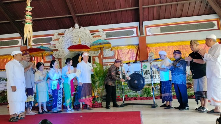 Kepala Kantor Kementerian Agama Kabupaten Sidoarjo, Mufi Imron Rosyadi, Buka Lomba Keagamaan Hindu Utsawa Dharma Gita di Pura Jala Siddhi Amertha