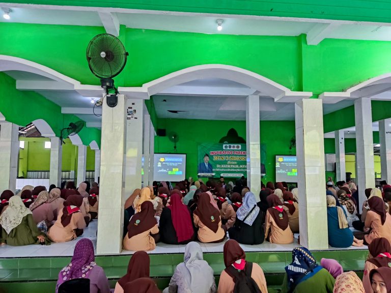 Bersinergi Bersama Orang Tua, BK MTsN 3 Sidoarjo Adakan Kegiatan Parenting