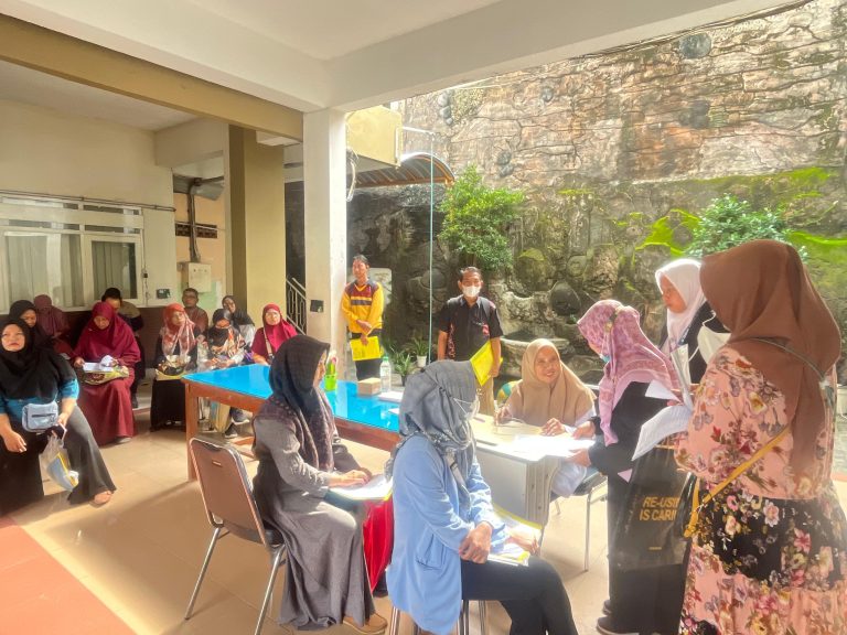 Pelaksanaan Verifikasi Berkas SPMB di MTsN 1 Sidoarjo Tertib dan Lancar