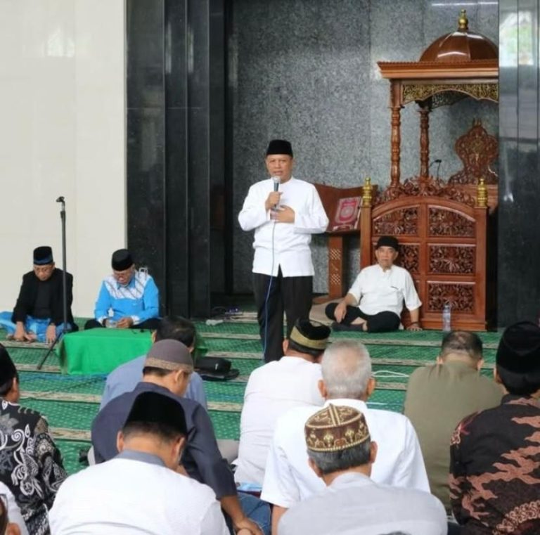 Kepala Kankemenag Sidoarjo Hadiri Pembukaan Manasik Haji KBIHU Mabruro di Masjid Al Bahar Pasmar 2 Gedangan