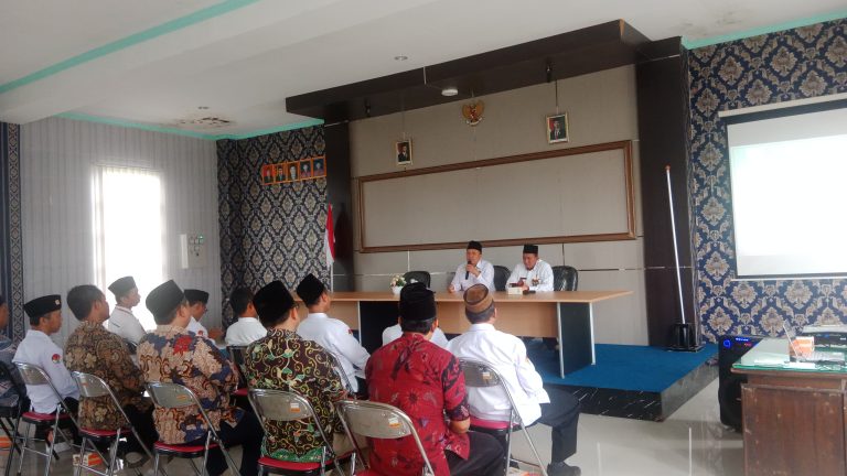 Pembekalan Petugas Haji Kloter tahun 1446 H/ 2025 M oleh Kepala Kankemenag Sidoarjo