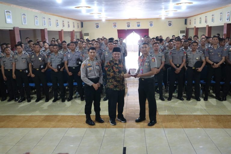 Kepala Kankemenag Sidoarjo Beri Materi Semangat Toleransi pada Peserta Didik Sekolah Bintara Polisi Pusdik Sabhara Porong