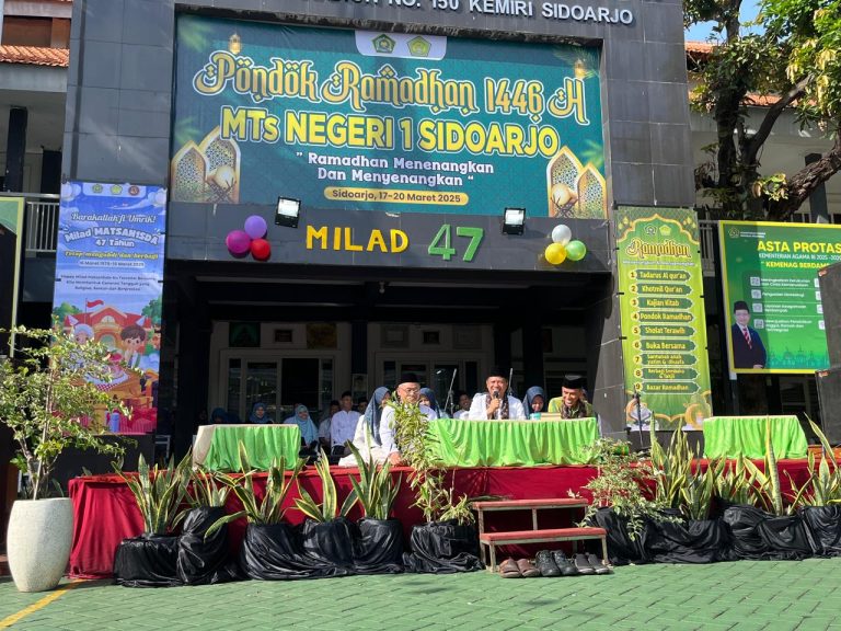 Kepala Kemenag Sidoarjo Buka Pondok Ramadan MTsN 1, Tekankan Peningkatan Ketakwaan