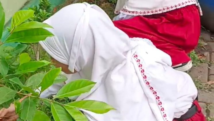 Latih Keterampilan Siswa, MIN 1 Sidoarjo Manfaatkan Biopori untuk Produksi Pupuk Kompos