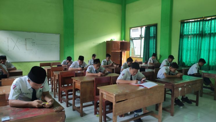 Sukses Gelar SAT, MTsN 3 Sidoarjo Buktikan Kesiapan Ujian Berbasis Digital