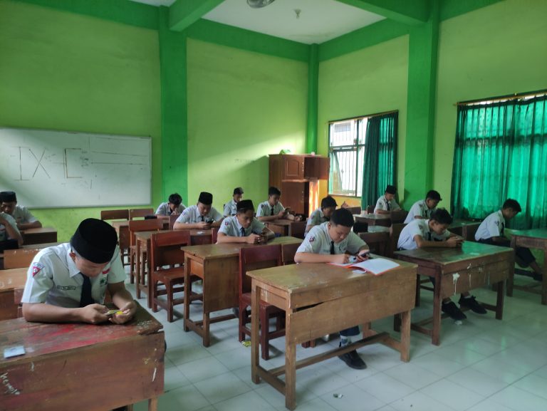 Sukses Gelar SAT, MTsN 3 Sidoarjo Buktikan Kesiapan Ujian Berbasis Digital