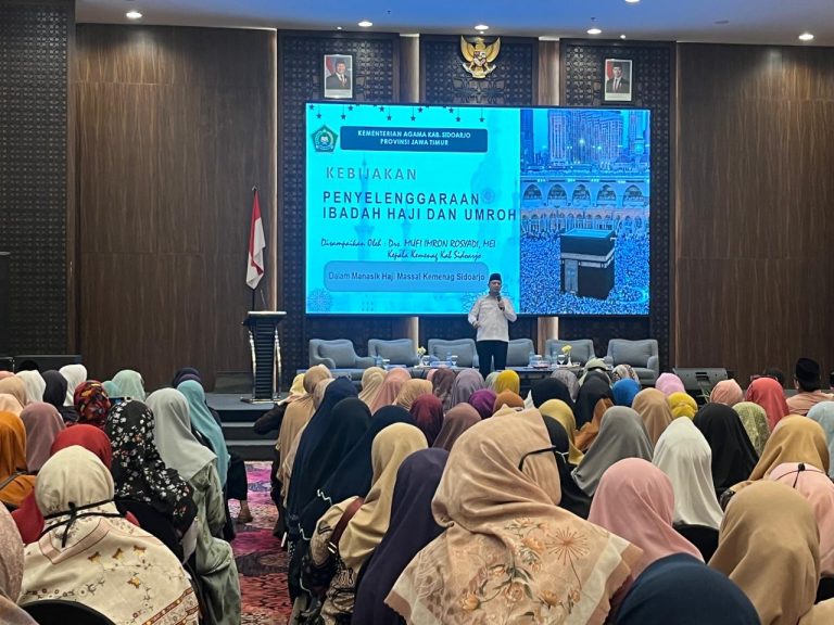 Pembekalan oleh Kepala Kankemenag kepada Jamaah Haji Sidoarjo pada Manasik Haji Massal 2025
