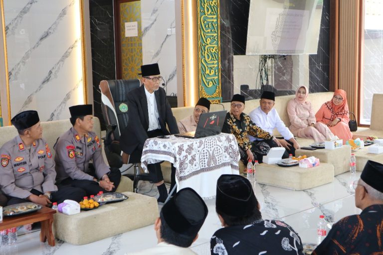 Kepala Kemenag Bersama Wabup Mimik Idayana Ikuti Halal Bihalal MUI Kabupaten Sidoarjo