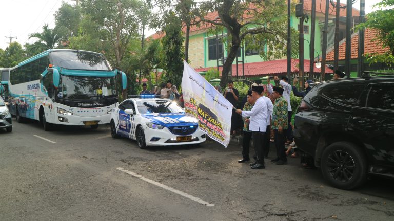 Sebanyak 112 Jamaah Kloter 89 Sidoarjo Diberangkatkan Menuju Asrama Haji Sukolilo