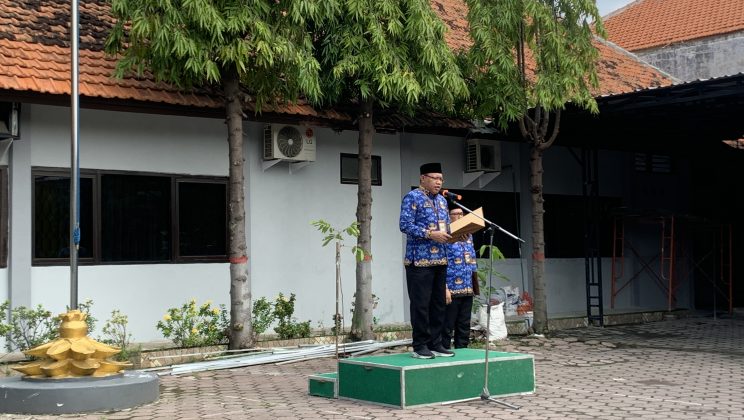 Upacara HARDIKNAS 2025, Kasubag TU Sampaikan Pesan Penting Tentang Pendidikan yang Berkualitas