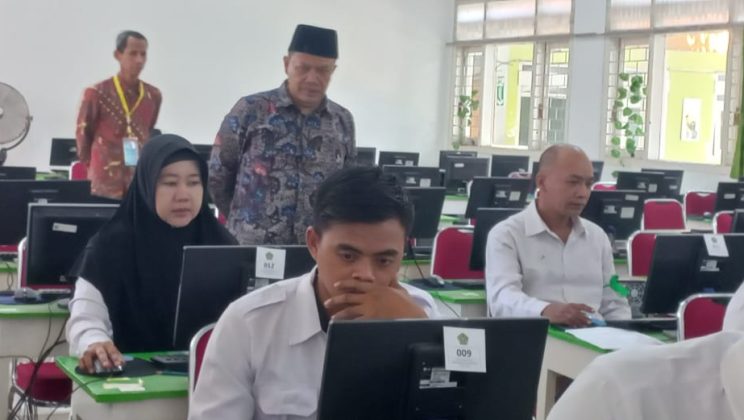 Pelaksanaan SKTT Kepegawaian Kemenag di MTsN 1 Sidoarjo Berjalan Lancar
