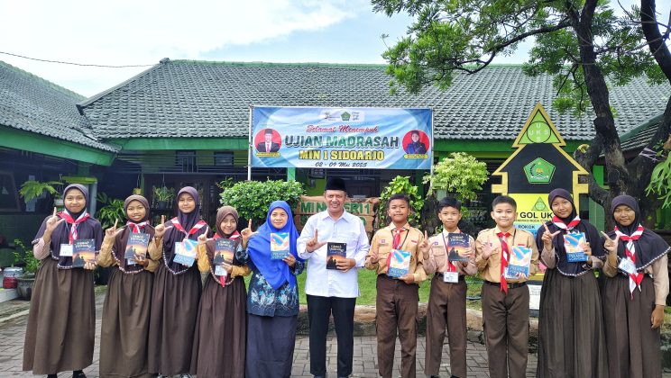 MIN 1 Sidoarjo Gebrak HARDIKNAS dengan Peluncuran Dua buku Antologi Karya Siswa