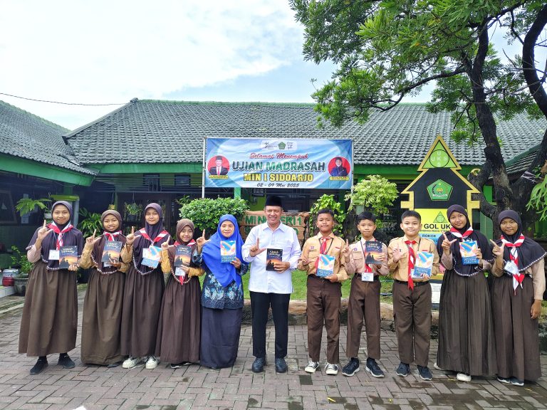 MIN 1 Sidoarjo Gebrak HARDIKNAS dengan Peluncuran Dua buku Antologi Karya Siswa