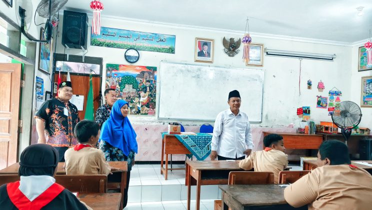 Hari Pertama Asesmen Madrasah, Kepala Kemenag Kabupaten Sidoarjo Monev di MIN 1 Sidoarjo