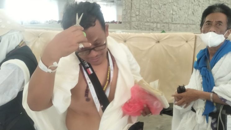 Jamaah Haji Sidoarjo Selesaikan Lempar Jumrah Aqabah dan Tahallul Awal