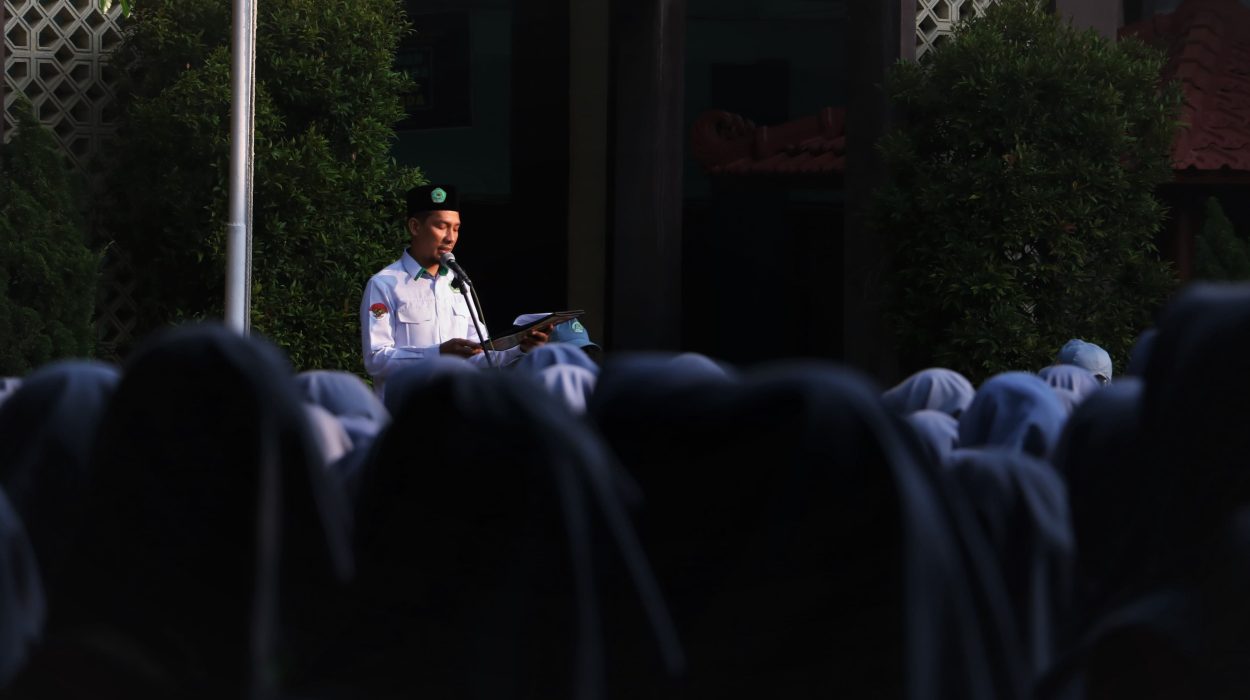 Amanat Pembina dalam Upacara Peringatan Hari Lahir Pancasila 2025 di MAN Sidoarjo