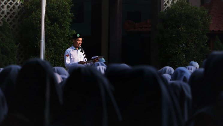 Amanat Pembina dalam Upacara Peringatan Hari Lahir Pancasila 2025 di MAN Sidoarjo