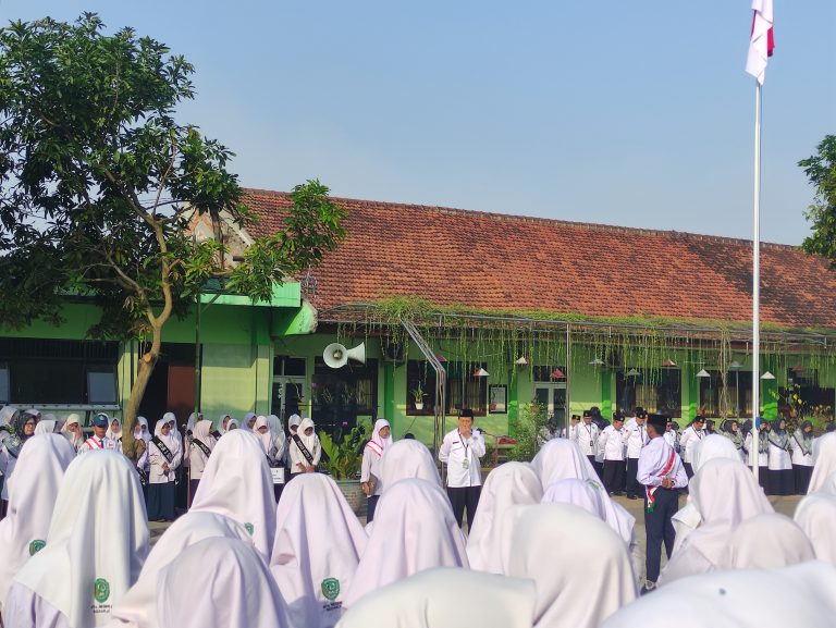 MTsN 3 Sidoarjo Gelar Upacara Khidmat Peringatan Hari Lahir Pancasila