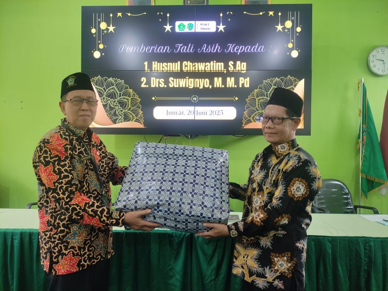 Purna Tugas Penuh Haru, MTsN 3 Sidoarjo Gelar Perpisahan Dua Sosok Inspiratif