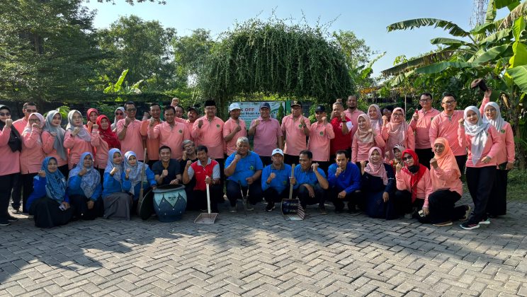 Kemenag Sidoarjo Peringati Hari Lingkungan Hidup Sedunia 2025 dengan Aksi Bersih-Bersih dan Apel Kesadaran Lingkungan