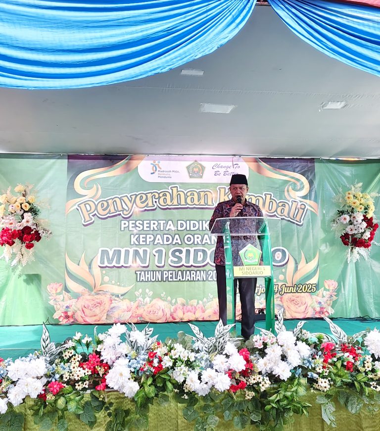 Apresiasi Tinggi Kepala Kemenag Sidoarjo: MIN 1 Sidoarjo Sukses Pertahankan Tradisi Budaya di Tengah Inovasi Pendidikan dalam Pelepasan Siswa