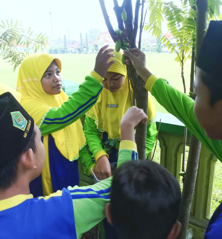 Inovasi Pembelajaran: MIN 1 Sidoarjo Ajak Peserta Didik Ciptakan Produk Halal Berkualitas Premium dari Taman Madrasah
