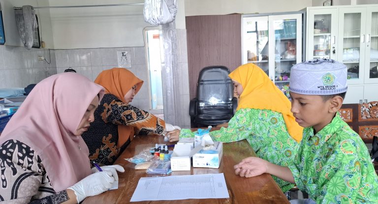 MTsN 2 Sidoarjo Gelar Skrining Kesehatan untuk Siswa Kelas VII Tahun Ajaran 2025/2026