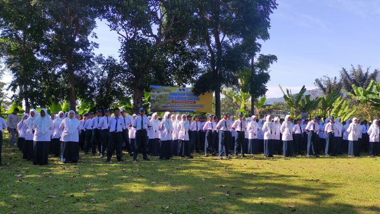Tingkatkan Jiwa Kepemimpinan, MTsN 3 Sidoarjo Gelar Leadership Training di Trawas