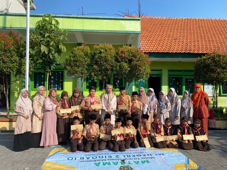 Didik Anak Berempati, MIN 2 Sidoarjo Peringati Hari Anak Nasional dengan Mengelar Tahlil dan Santunan Yatim