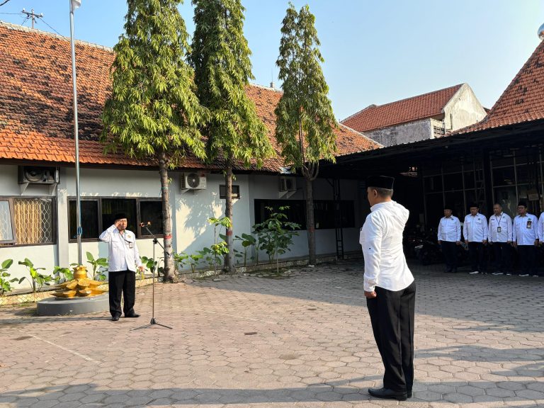 Apel Senin Pagi: Pengawas PAIS Tekankan Profesionalitas dan Penguatan Peran di Tahun Ajaran Baru