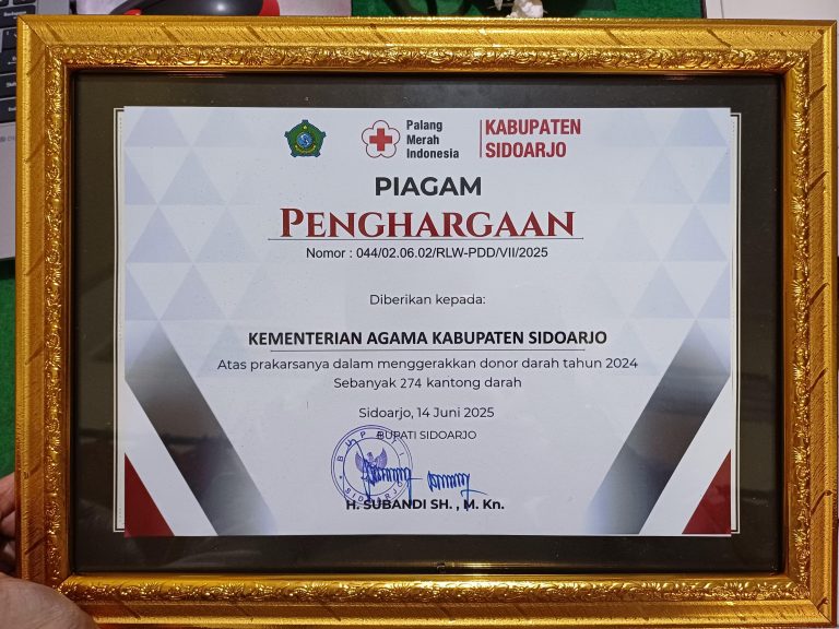Kemenag Sidoarjo Terima Penghargaan dari PMI atas Kepedulian dalam Gerakan Donor Darah