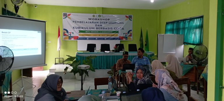 Workshop Hari Kedua MTsN 4 Sidoarjo: Pendalaman Deep Learning dan Penerapan Kurikulum Berbasis Cinta Bersama Bapak H. Mushollin, M.Pd.I.