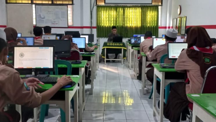 Gladi Bersih ANBK 2025 Hari Kedua di MTsN 1 Sidoarjo: Siswa Antusias Ikuti Asesmen Nasional