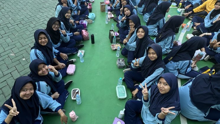 Semangat Pagi di MTsN 2 Sidoarjo: Sarapan Bersama Wujudkan Kebersamaan dan Pola Hidup Sehat