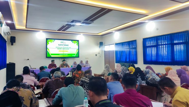 MTsN 3 Sidoarjo Gelar Rapat Dinas: Mantapkan Kedisiplinan dan Persiapan HUT RI ke-80