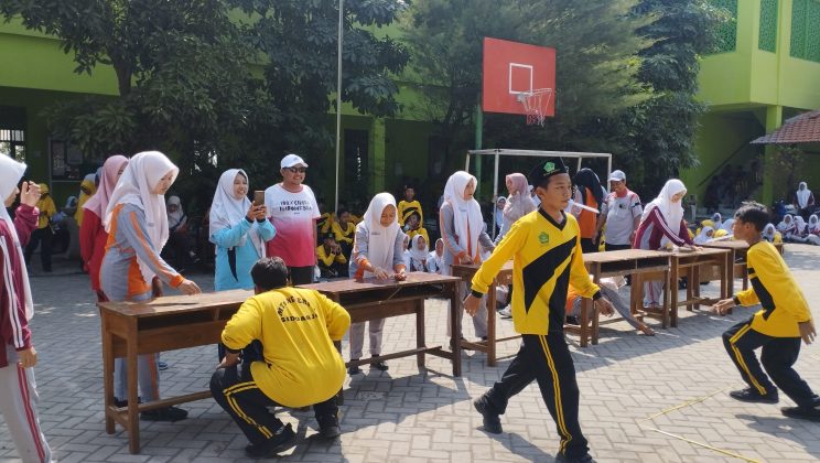 MTs Negeri 4 Sidoarjo Gelar Lomba Meriah Peringatan HUT ke-80 RI