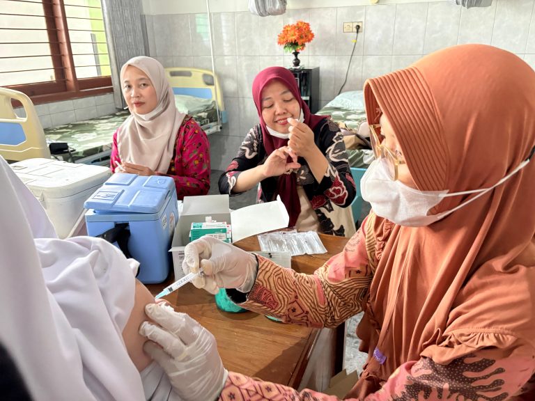 Imunisasi HPV untuk Siswi MTsN 2 Sidoarjo, Langkah Dini Pencegahan Kanker Serviks