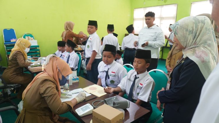 MTsN 3 Sidoarjo Sambut Hangat Dinas Kesehatan: Skrinning Gratis untuk Siswa Baru