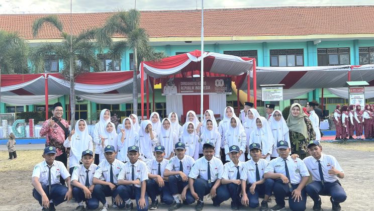 MTsN 2 Sidoarjo Gelar Upacara HUT ke-80 RI Semangat Juang, Pesan Kebangsaan, dan Kisah Alumni Inspiratif