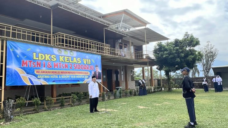 MTsN 2 dan MTsN 1 Sidoarjo Cetak Pemimpin Muda Lewat LDKS di Trawas