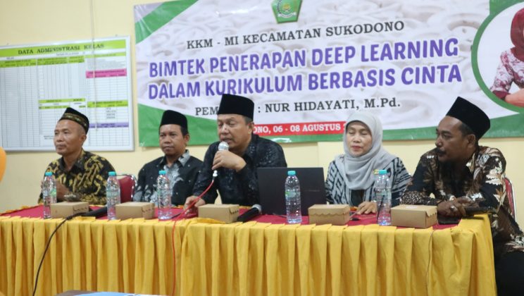 Hadiri Bimtek KKM MI Sukodono, Kepala Kemenag Ajak Madrasah Terus Tanamkan Ilmu Agama dalam Pembelajaran