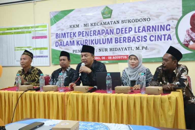 Hadiri Bimtek KKM MI Sukodono, Kepala Kemenag Ajak Madrasah Terus Tanamkan Ilmu Agama dalam Pembelajaran