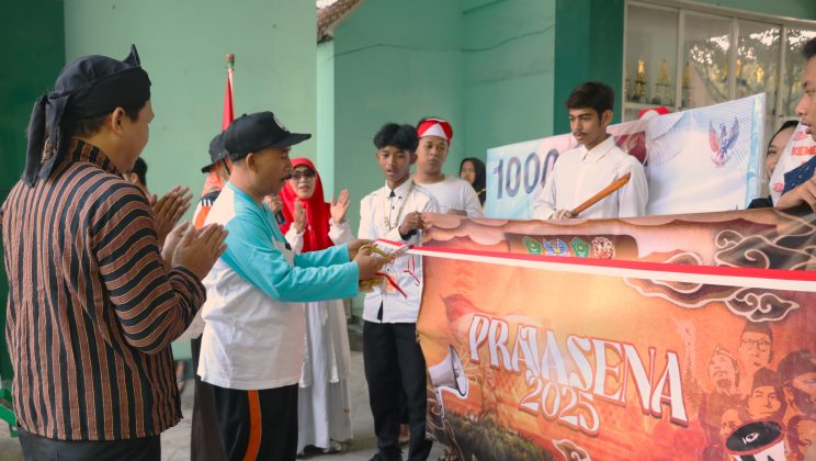Pembukaan Pawai Kemerdekaan oleh Kepala MAN Sidoarjo