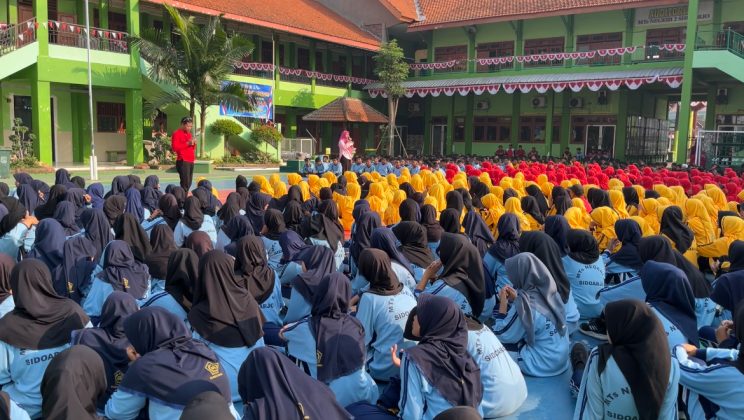 Bebas Narkoba, Hidup Lebih Berharga : MTsN 2 Sidoarjo Bangun Kesadaran Remaja Dalam Penyuluhan Bahaya Narkoba Bersama BNN